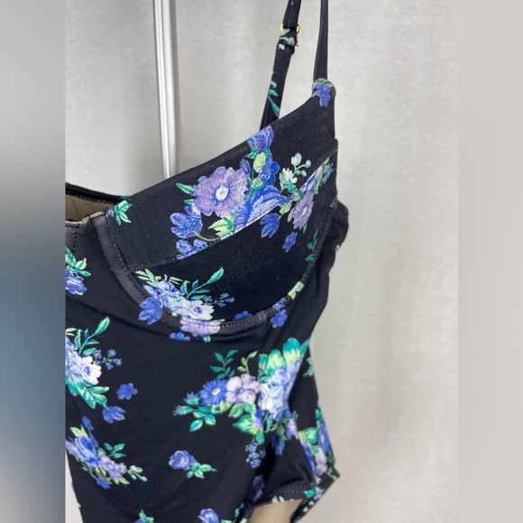 WeWoreWhat Underwire Black With Blue Flowers One-Piece Size Medium NWT - Picture 8 of 11